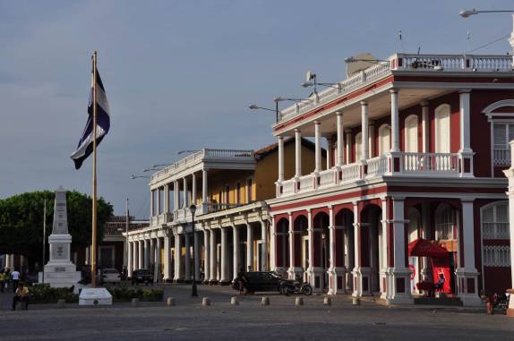 Prédios no Parque Central, a principal praça de Granada, na Nicarágua